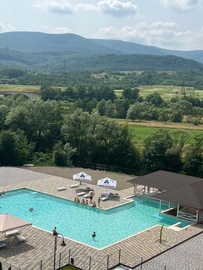 Жк «Сонячний Квартал» Apartment Solochin Bagian luar foto