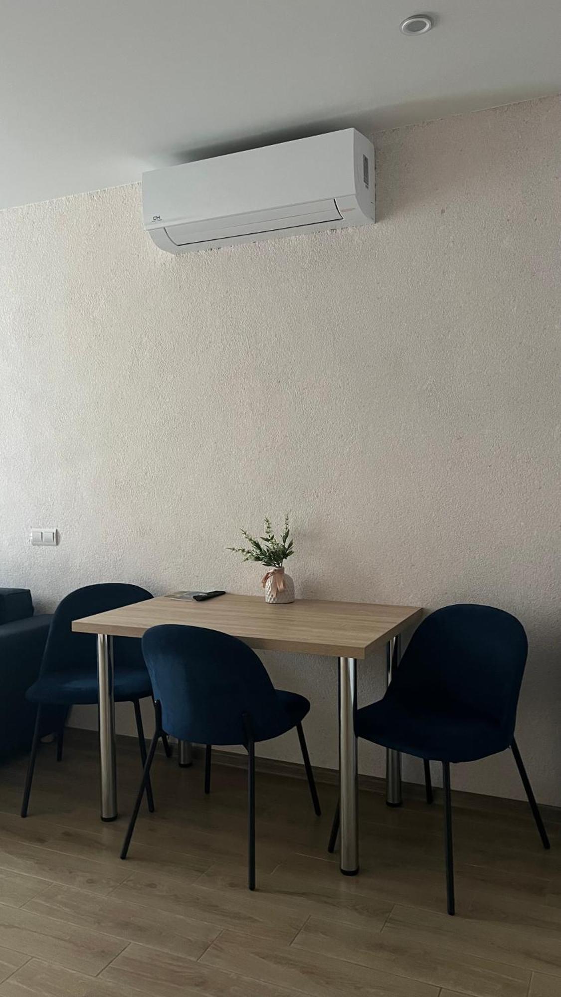 Жк «Сонячний Квартал» Apartment Solochin Bagian luar foto