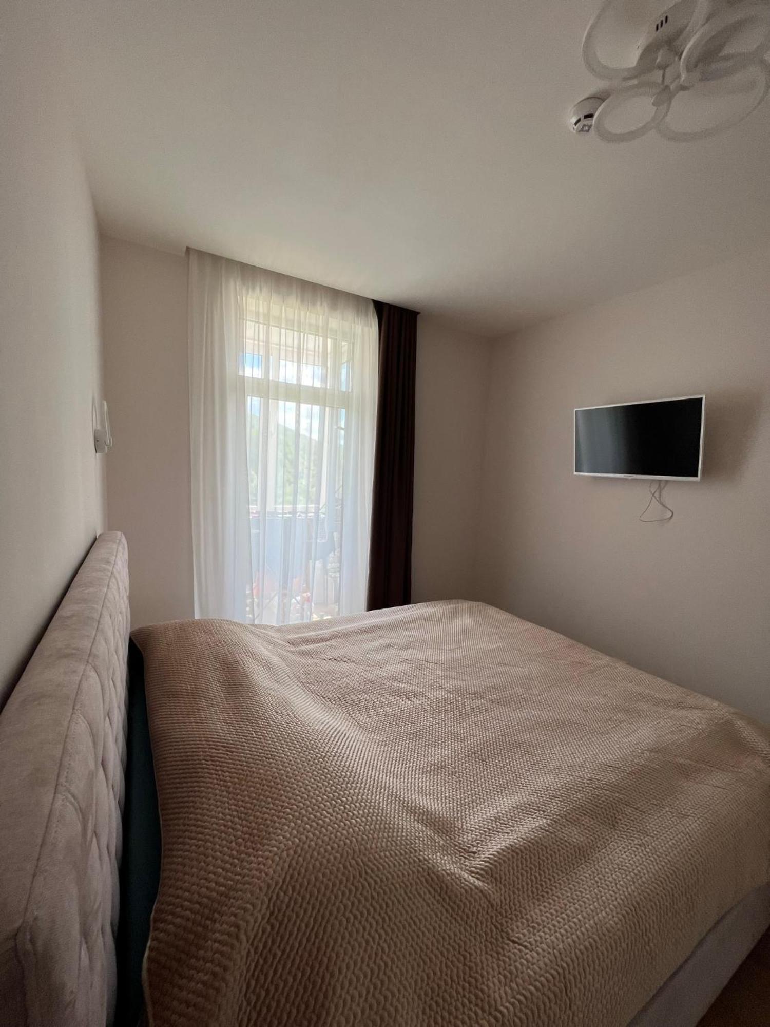 Жк «Сонячний Квартал» Apartment Solochin Bagian luar foto